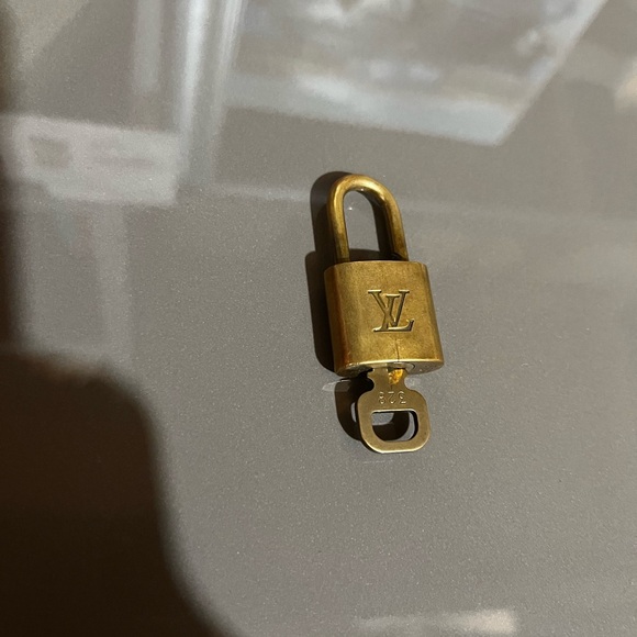 Louis Vuitton Padlock with key 🔐 - Picture 5 of 6